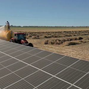 Limpeza e Manutenção de Placas Solares: como garantir máxima eficiência no bombeamento de água solar na fazenda